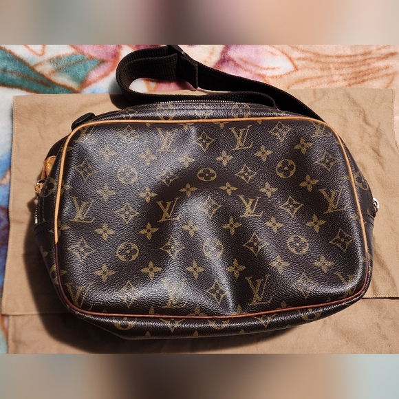 💜💜LOUIS VUITTON PURSE💜💜 - Picture 4 of 14